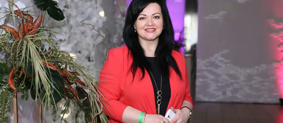 Зачем радиоведущему строить рожицы?