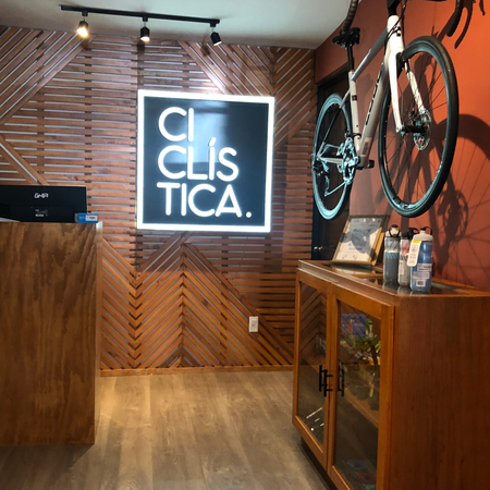 interiorismo tienda ciclismo 