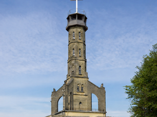 Wilhelminatoren en het Kruis op de toren: geschiedenis.