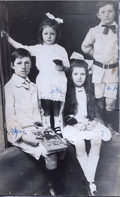 Albert 9 1_2, Jessie 7, George 4 yrs 9mths, Grace 2yrs 11 mths. Nov 1917.jpeg