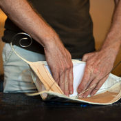 Lavorazione delle Barche in cartapesta utilizzate per l'installazione a Festambiente