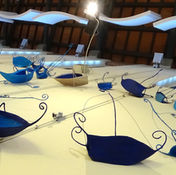 Particolare dell'installazione con barche artigianali.