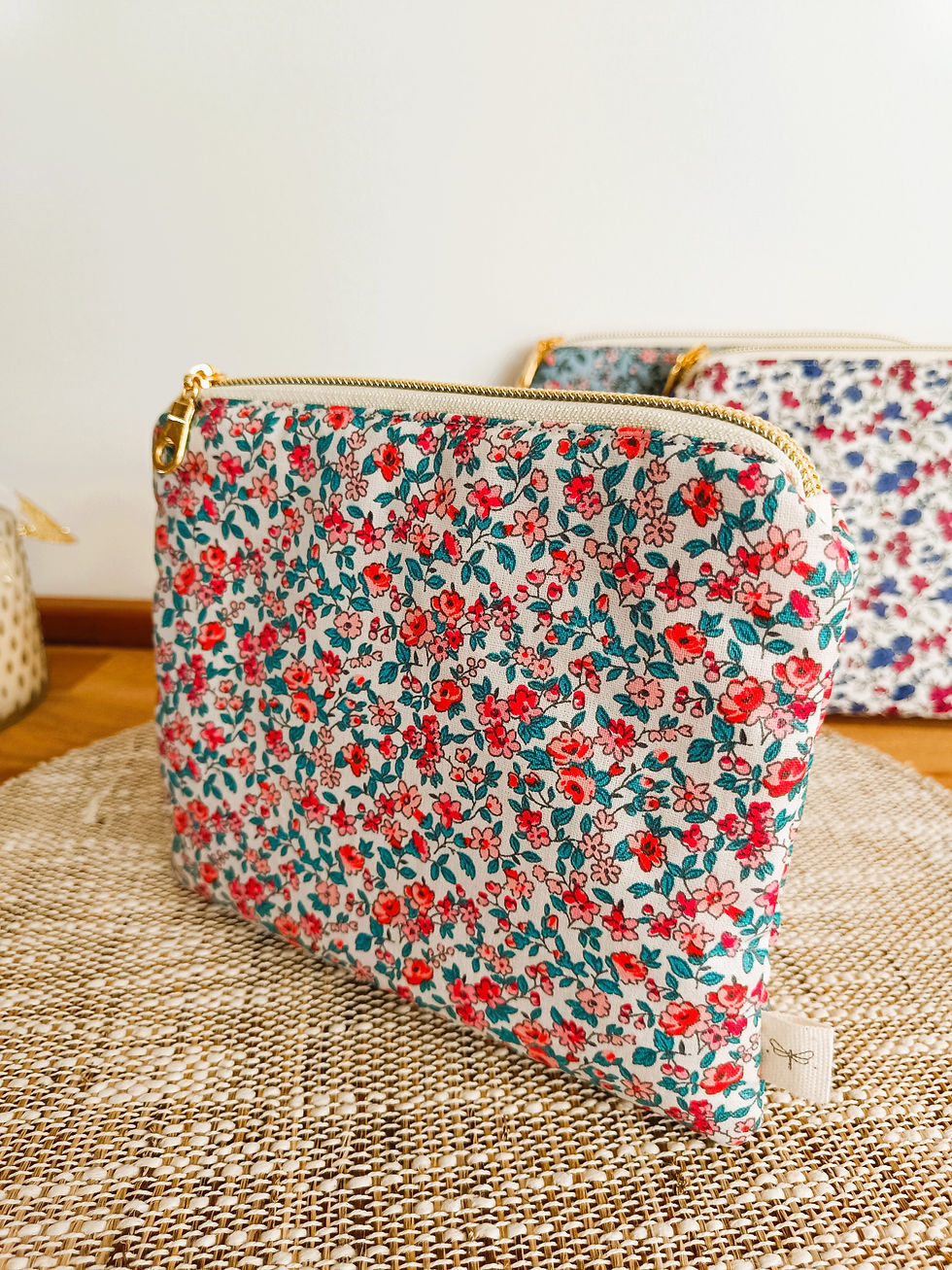 Miniature : Pochette imperméable molletonnée et zippée - savon/shampooing solide/lingettes