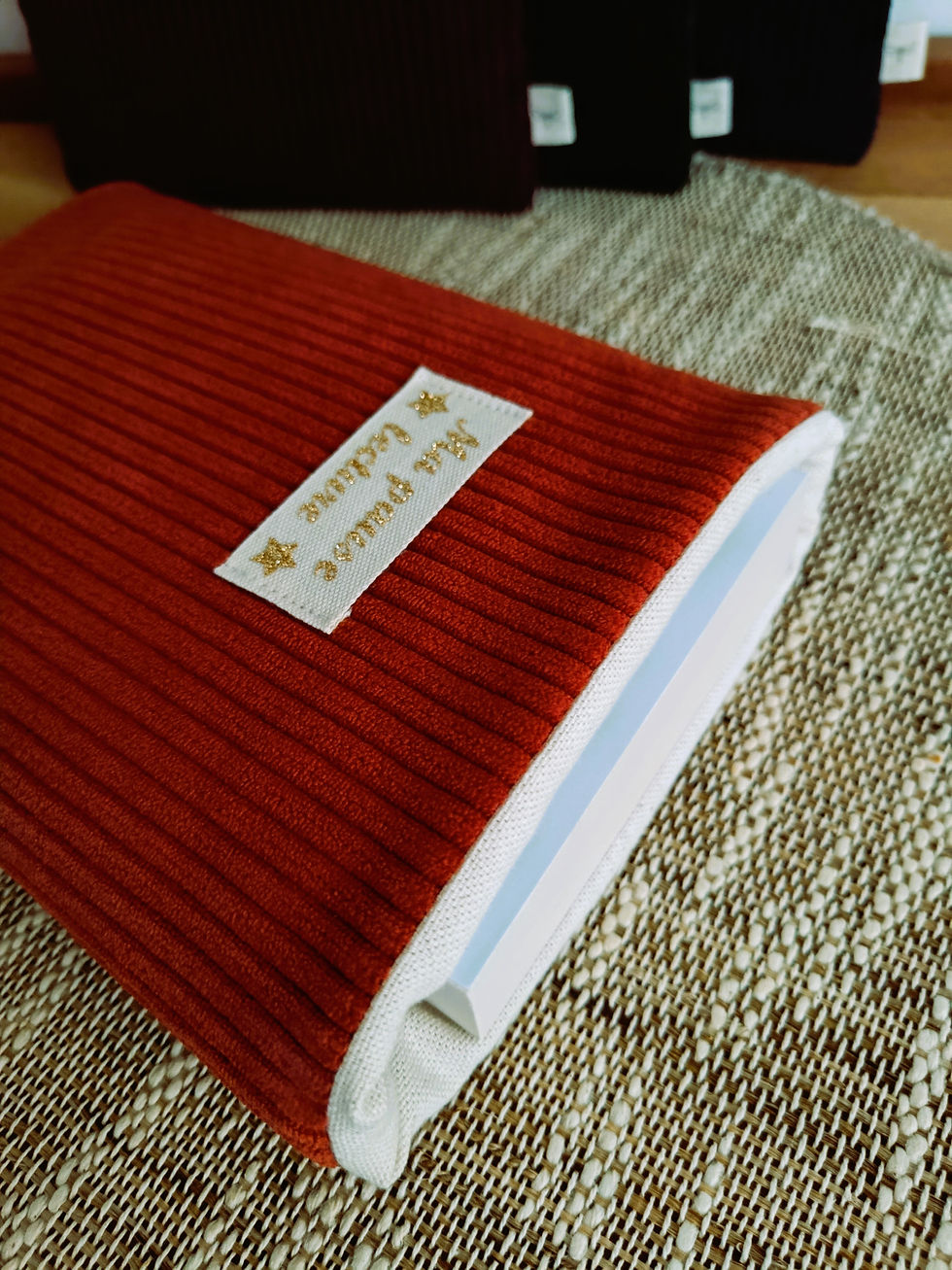 Miniature : Pochette molletonnée collection velours côtelé - format livre de poche, liseuse
