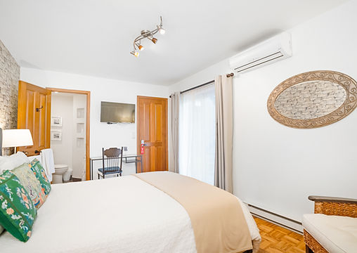 Chambre confortable du B&B Chez François à Montréal