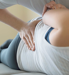 Sports chiropractor in Fort Worth providing chiropractic adjustment for pain relief