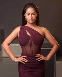 Contact Avika Gor (@avikagor) through Blurbeds