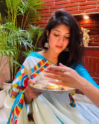 soharshi_ : Crafting Engaging Narratives in the Digital Age
