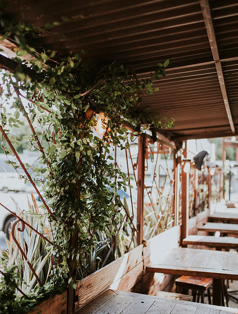 outdoor-seating-at-the-terrace-of-a-rust