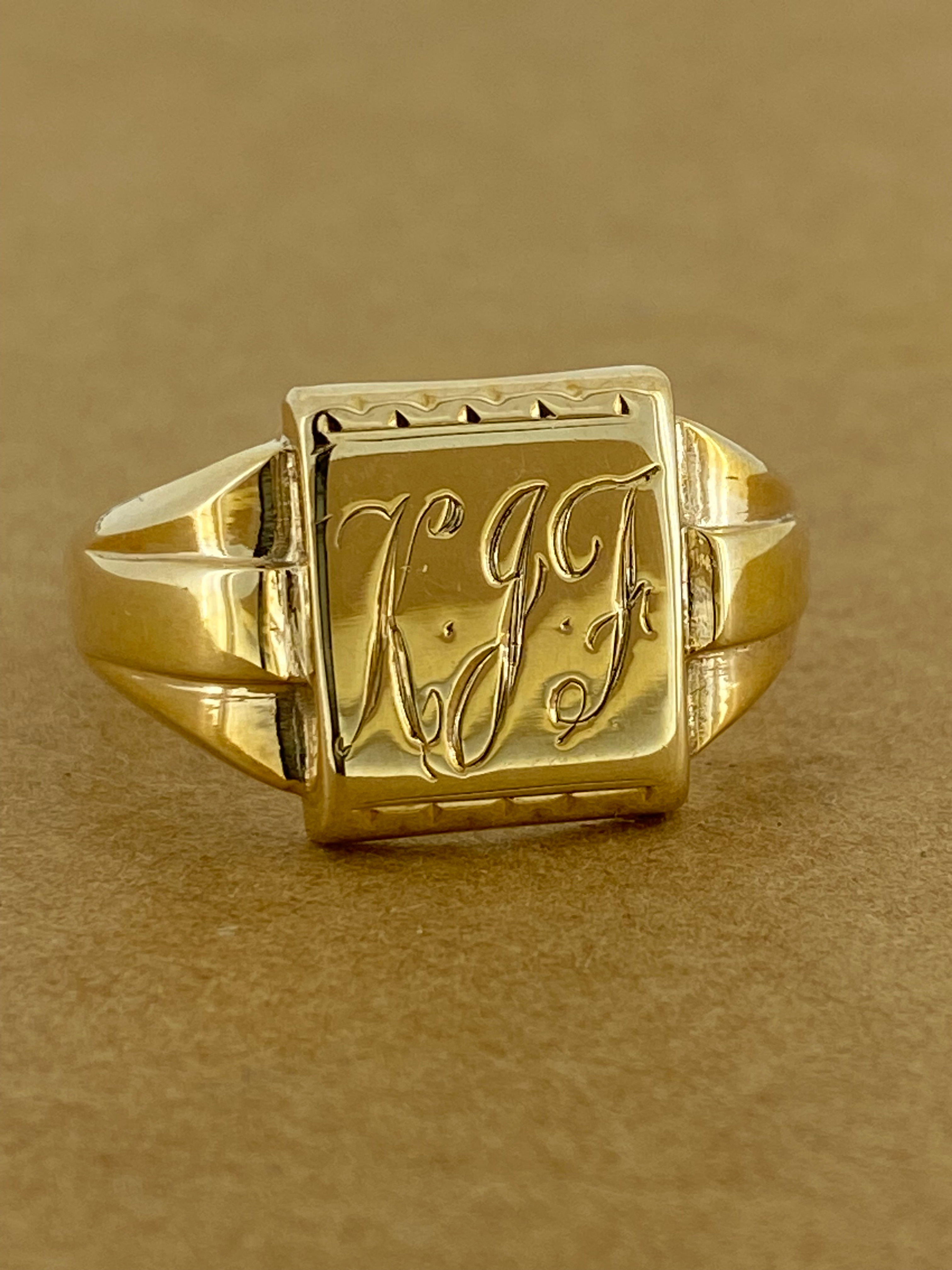 9K (375) Yellow Gold English Hallmarks Engraved Vintage Signet Mens' Ring