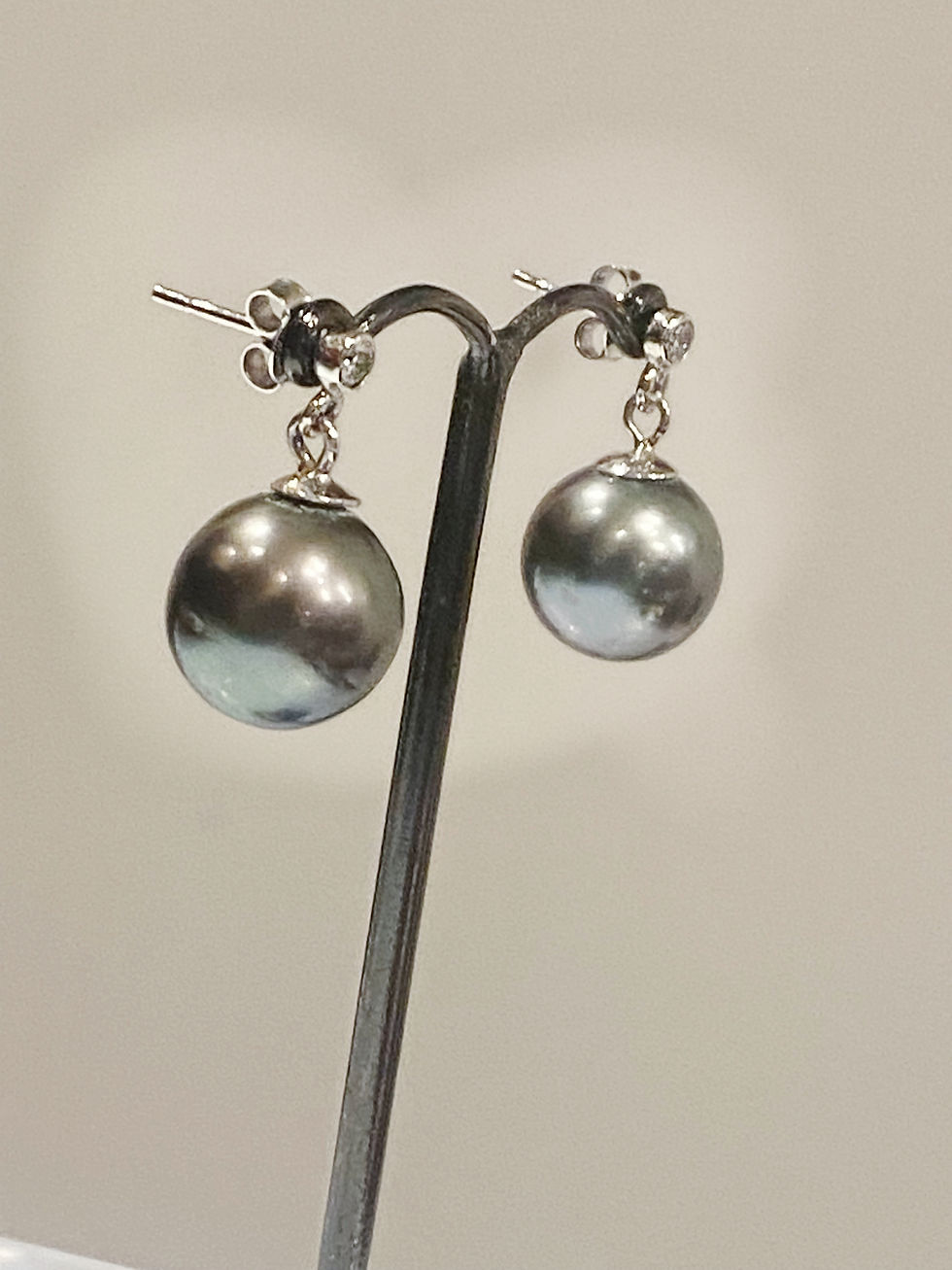 Thumbnail: 12mm Tahitian Pearl & Diamond 18K White Gold Drop / Dangle Earrings