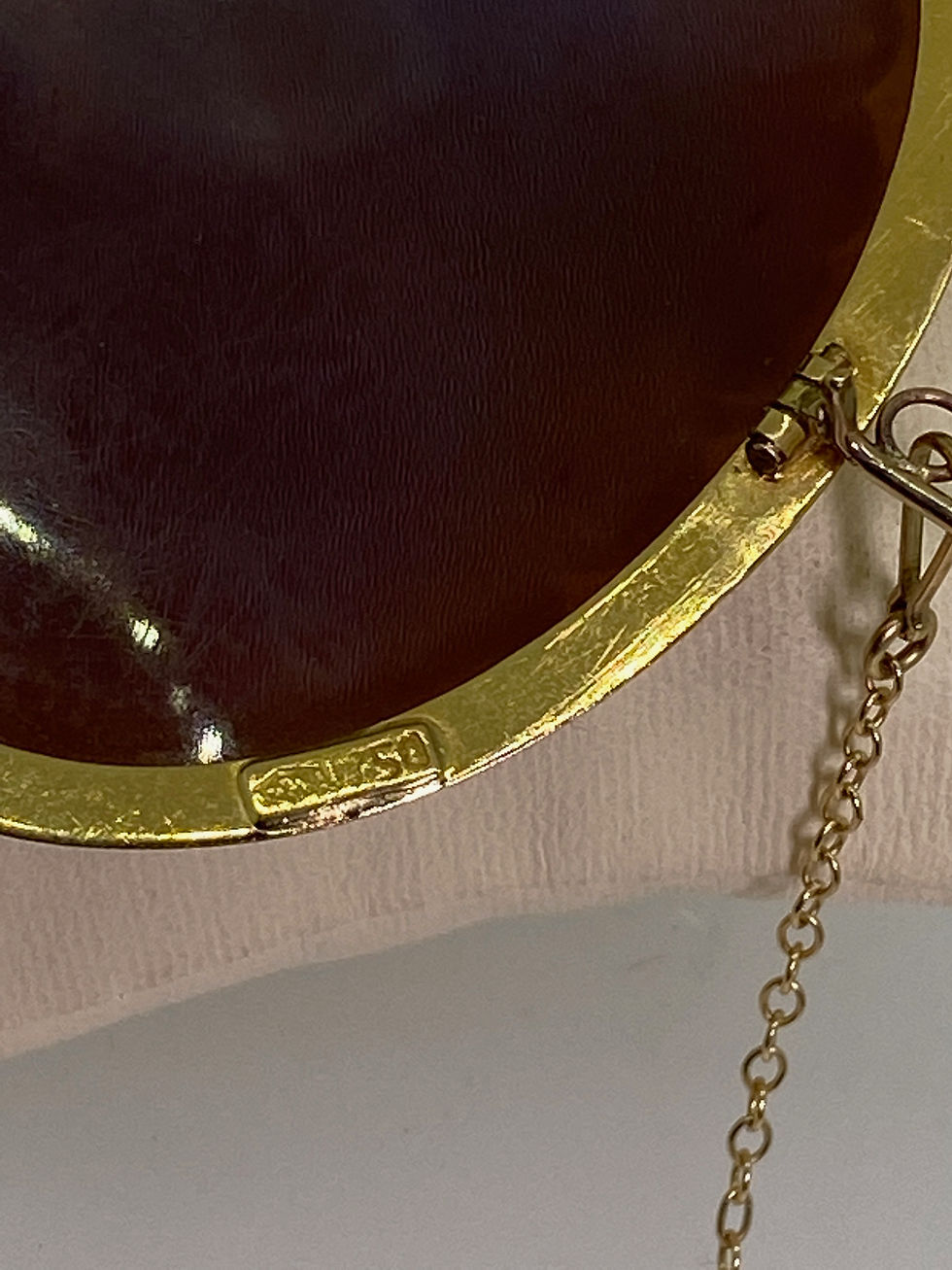 Thumbnail: 18K Gold Finely Craved Italian Conchiglia Shell Cameo Brooch