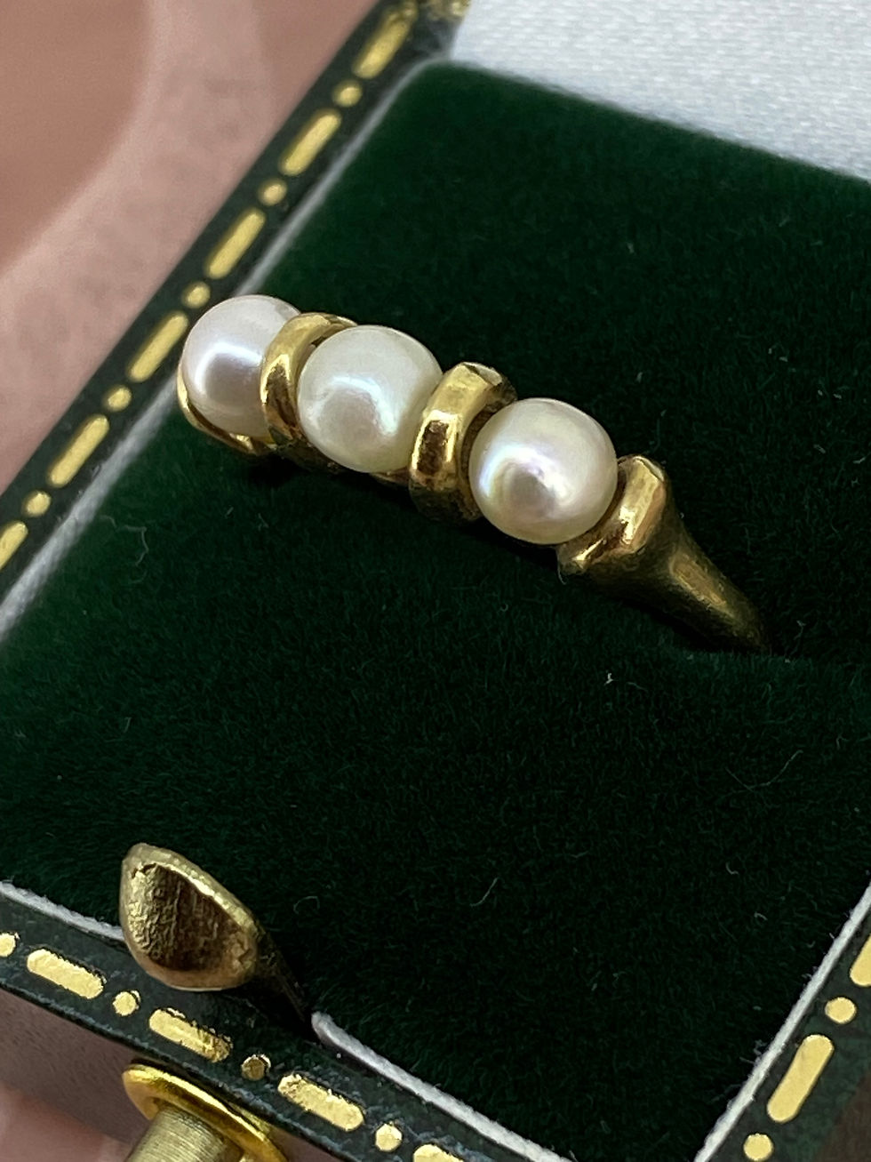 Thumbnail: Fine 5mm Cultured Pearl (x3) Handmade Retro Ring in 9K Yellow Gold