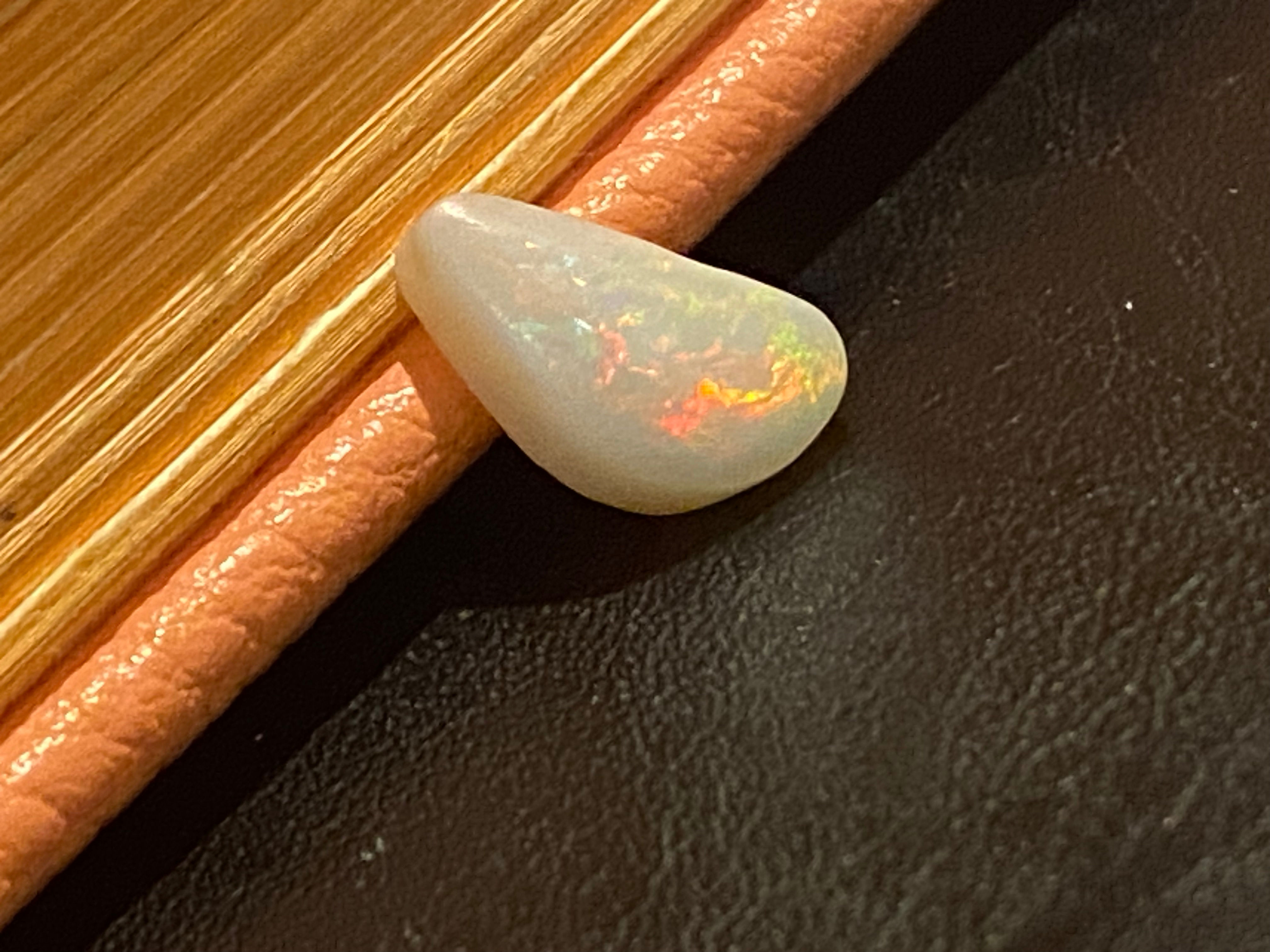 Australian Loose Solid Opal of 2.50ct (14mm x 7mm). Lightning Ridge.