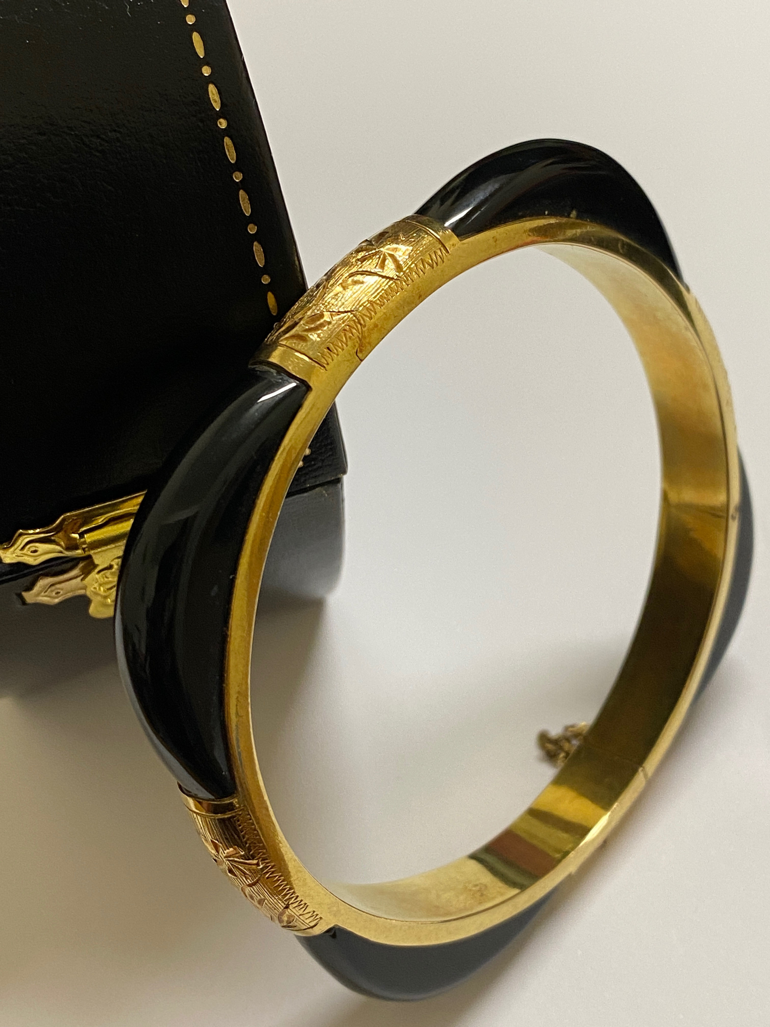Black Onyx & 14K (585) Gold Engraved Cocktail Bangle. Austria.