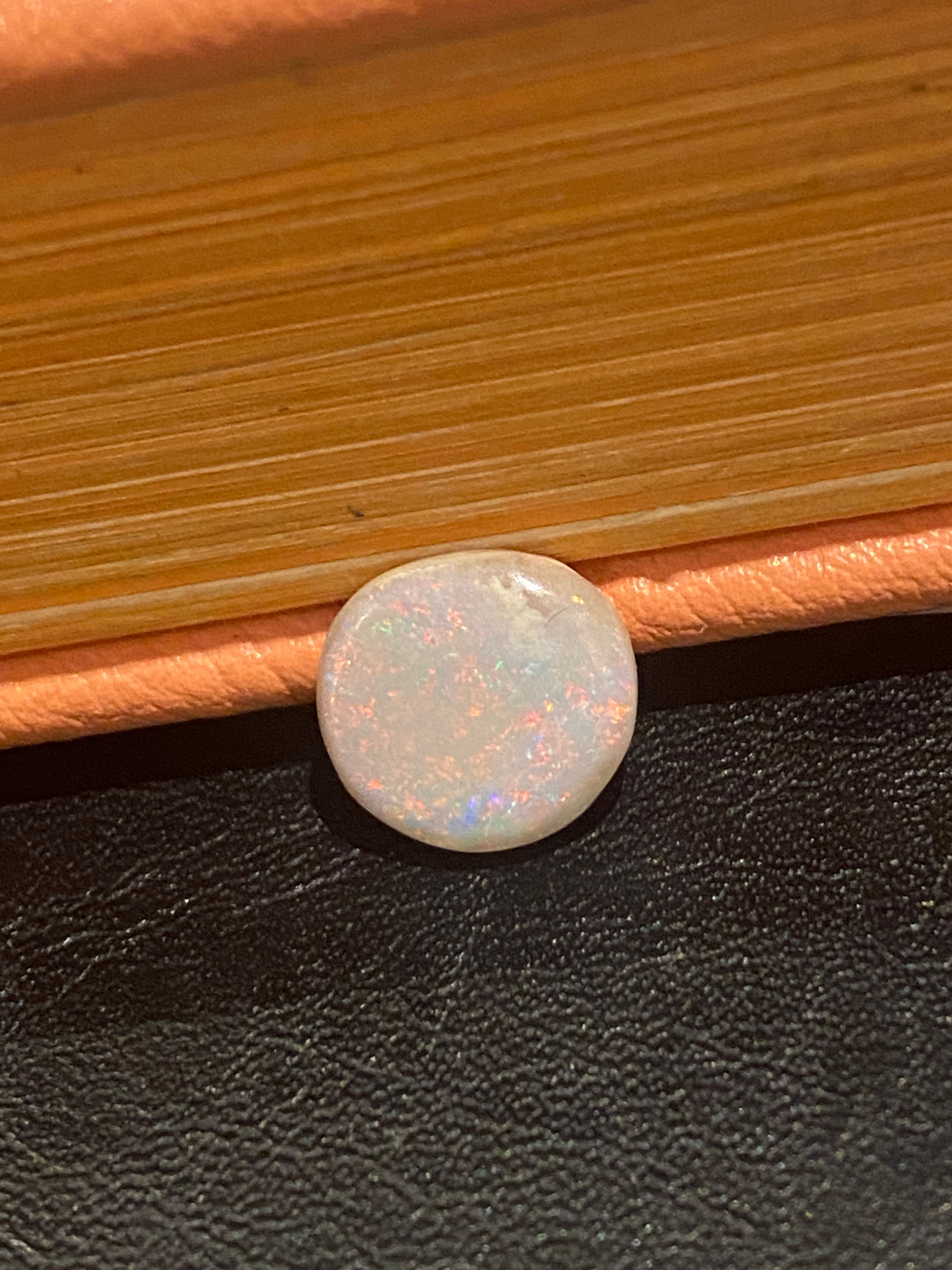 Australian Loose Solid Opal of 2.50ct (12mm x 11mm). Lightning Ridge.