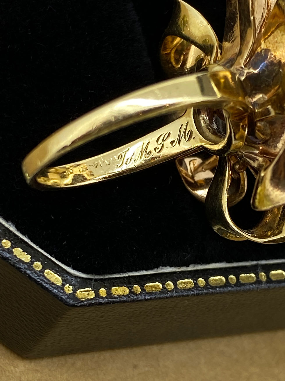 Thumbnail: 14K Two-Tone Gold & Platinum Blue & Pink Sapphire Flower Retro Ring, WWII, c1942