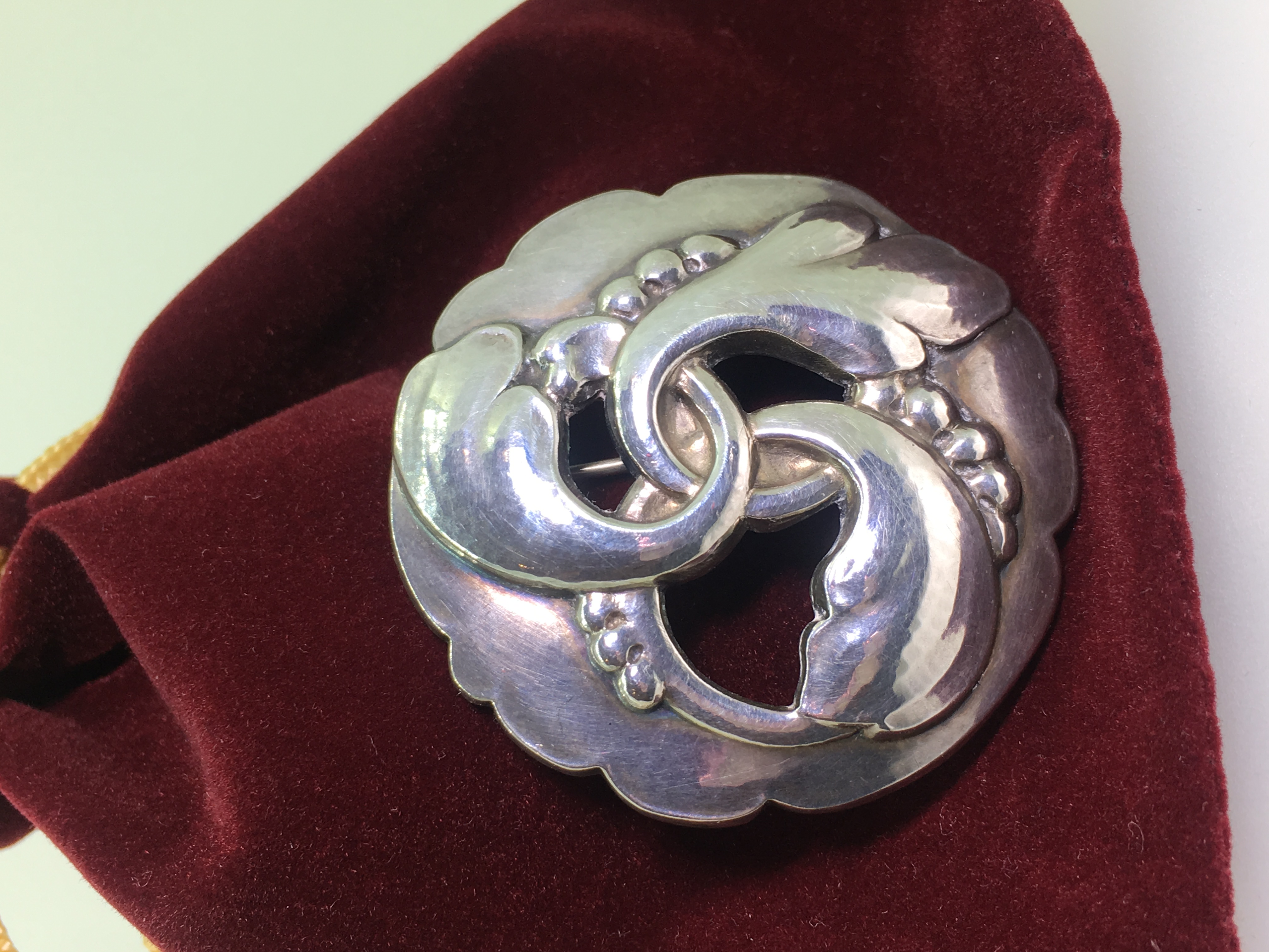 BROOCHES