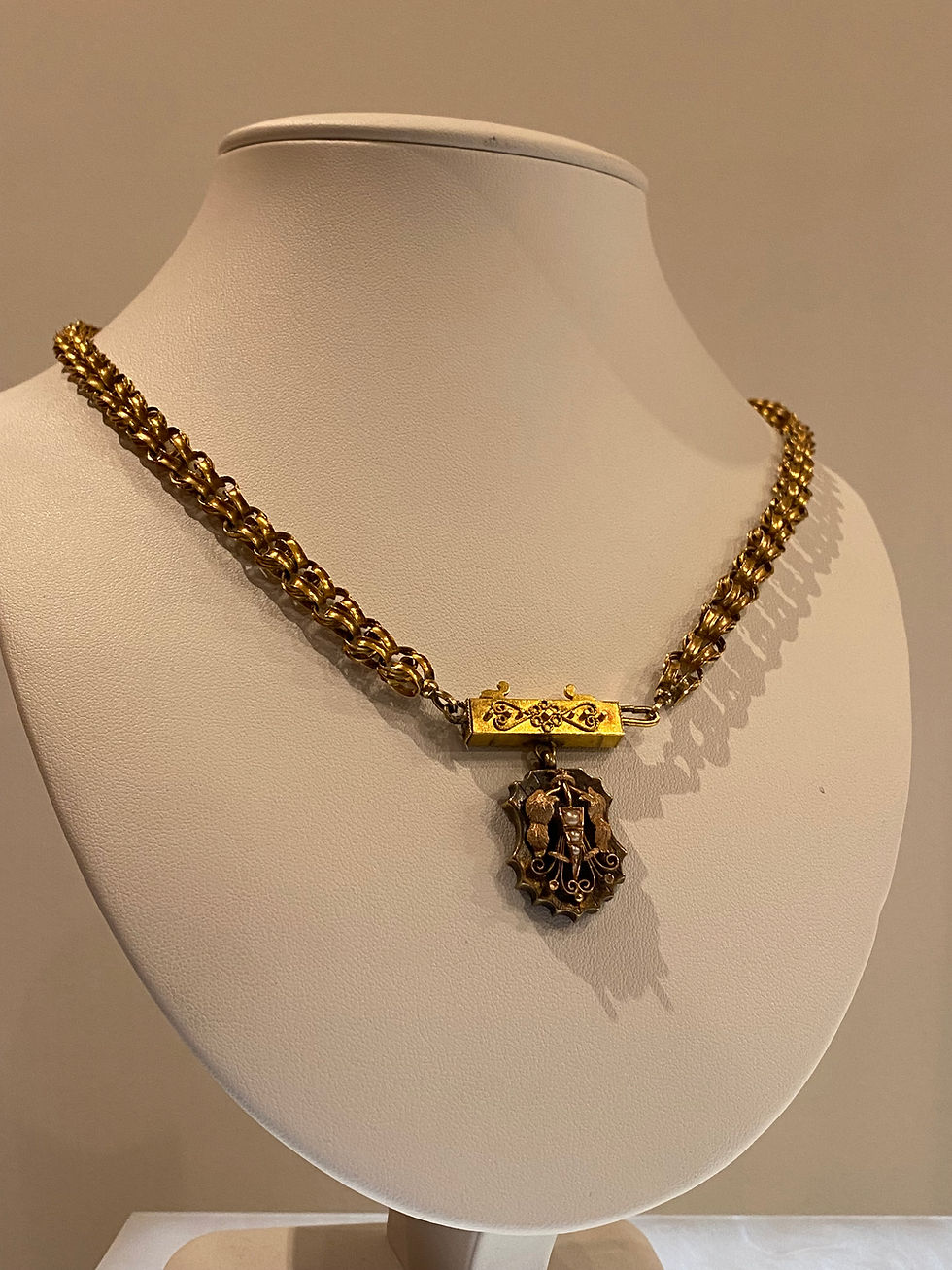 Thumbnail: Antique Georgian c1800 15K Gold English Chain Necklace with Locket Pendant