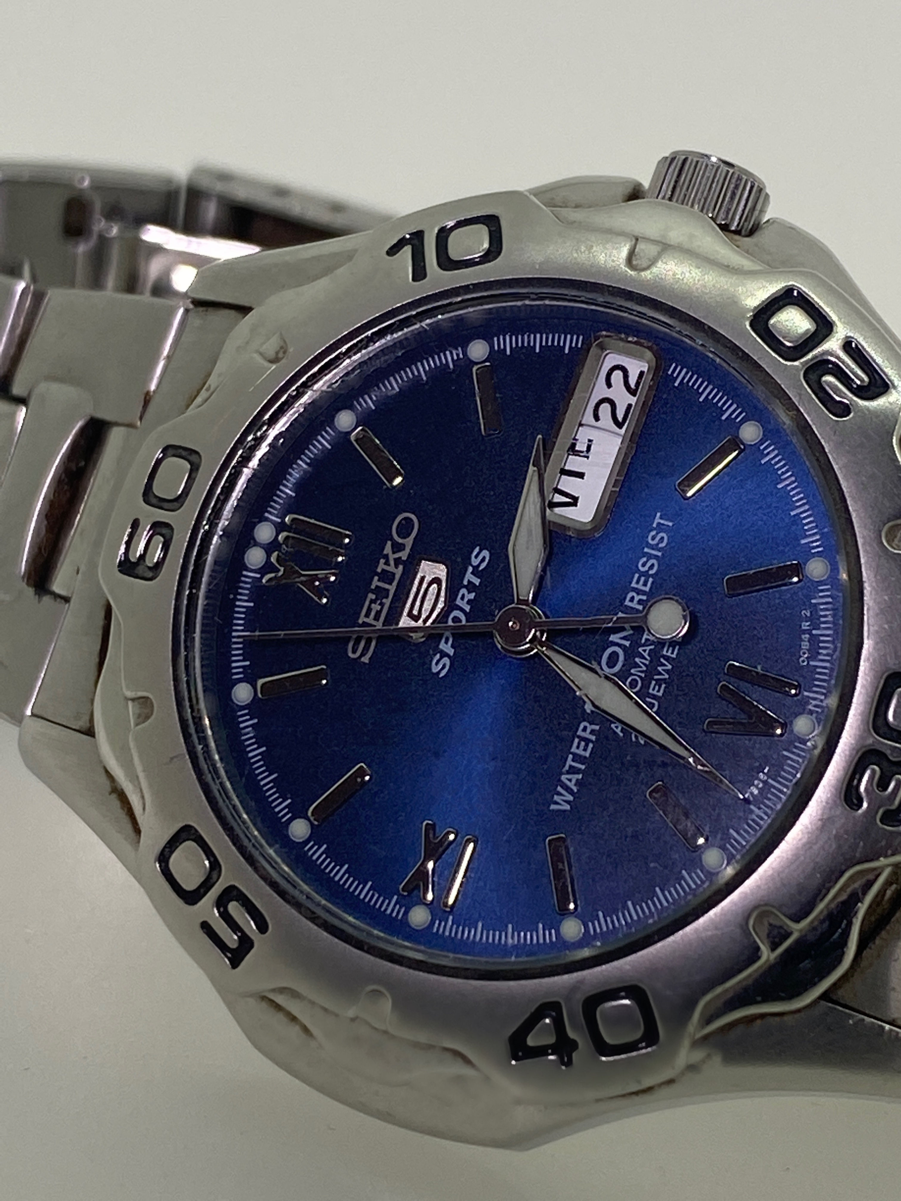 Vintage Seiko 5 Sports Day-Date Automatic, 23 jewels, 40mm Mens' Watch