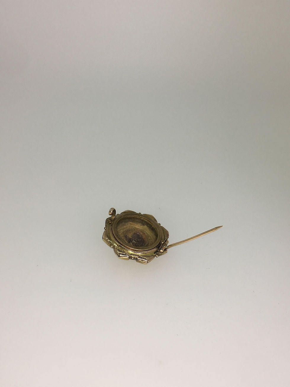 Thumbnail: An Antique 9K Gold Flower Shaped Locket/Brooch