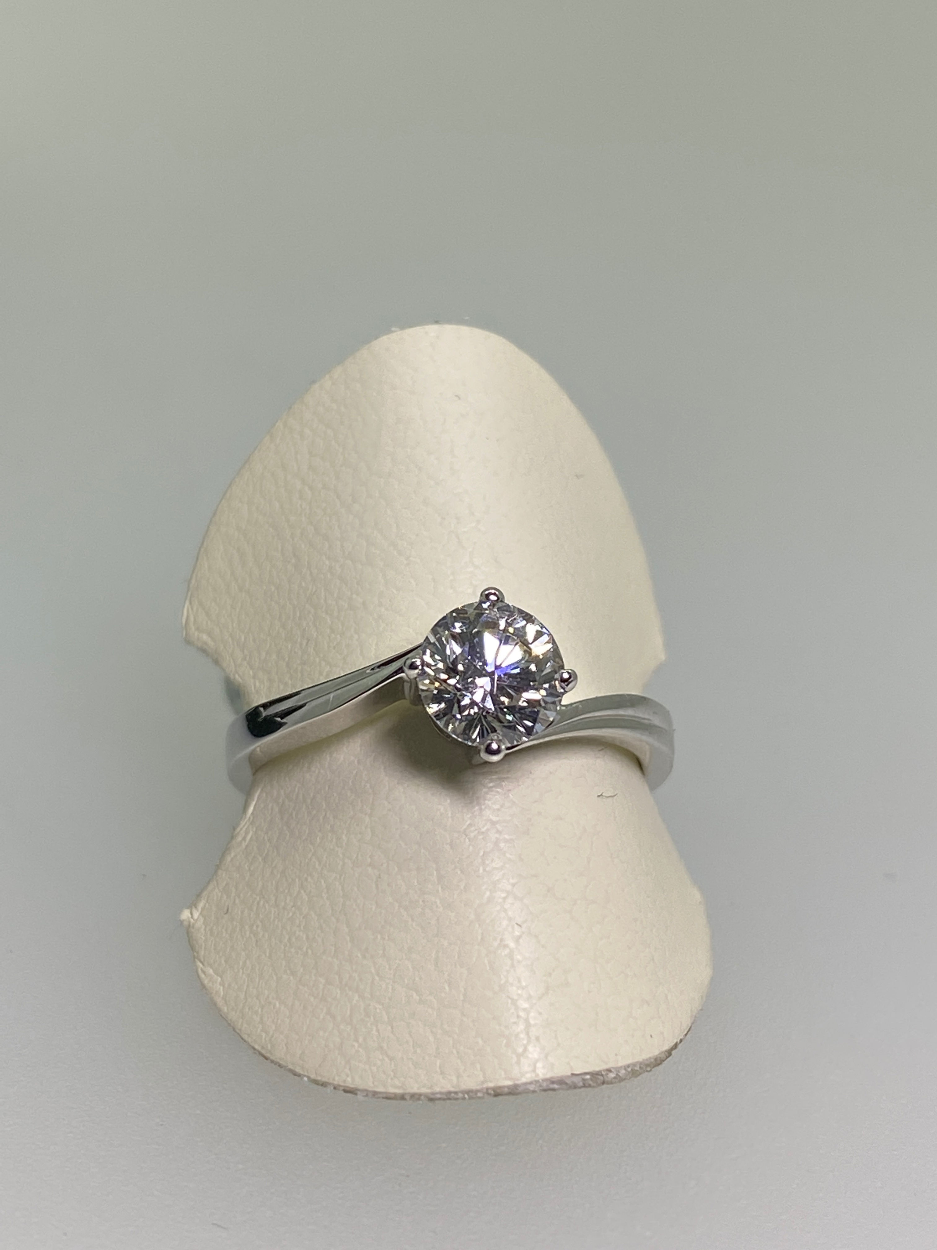0.84ct Diamond Solitaire Engagement Ring in 18K White Gold
