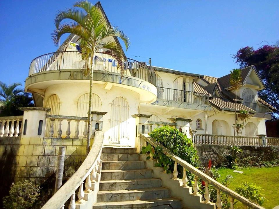 Miniature : HANGAR + VILLA 1 928m²