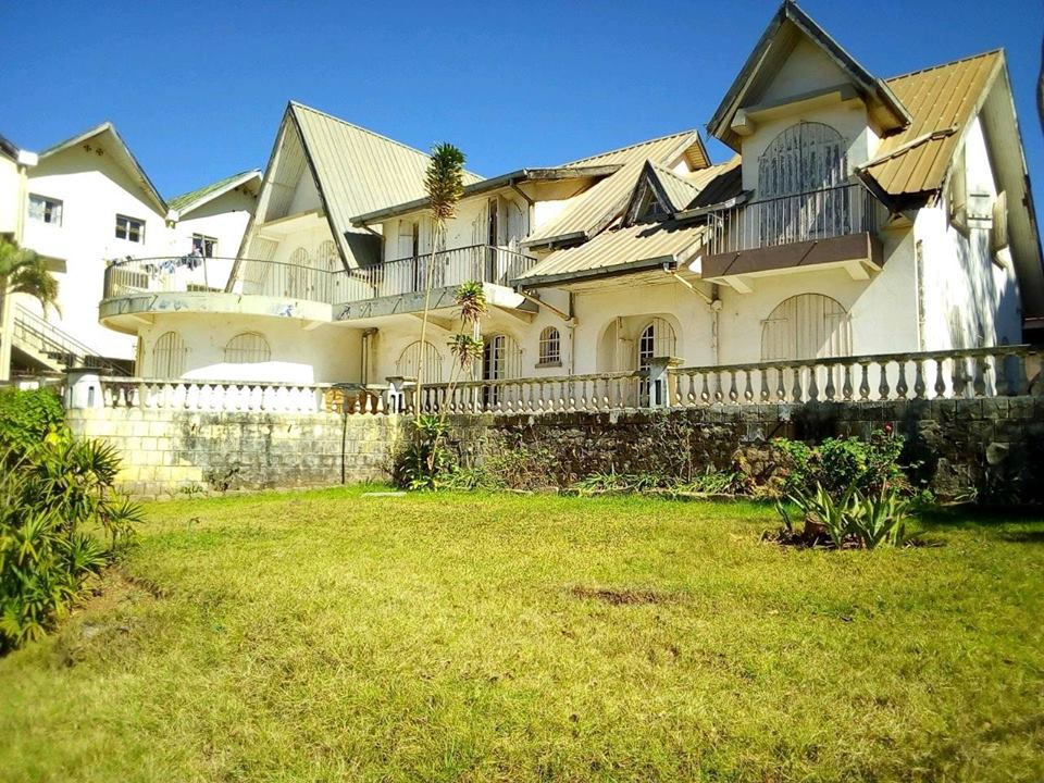 Miniature : HANGAR + VILLA 1 928m²