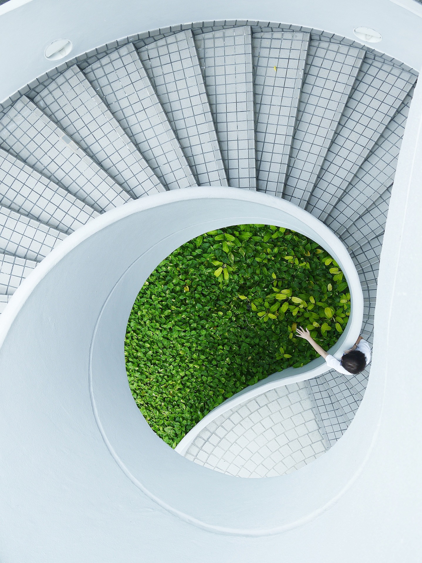 MODERN LUXURY STONE SPIRAL STAIRCASE