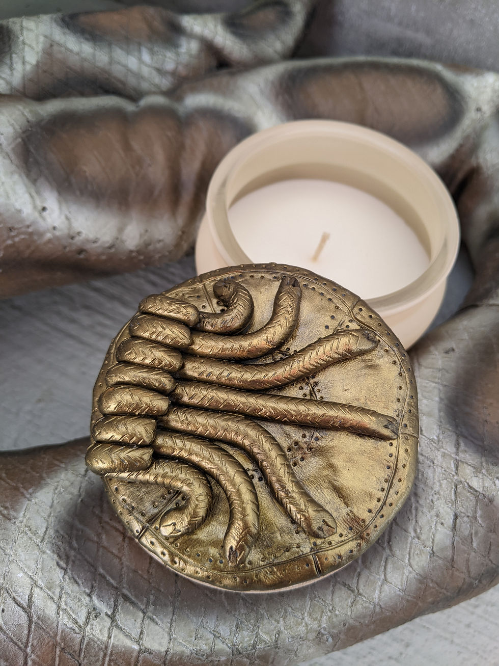 Thumbnail: Snake Door Candle