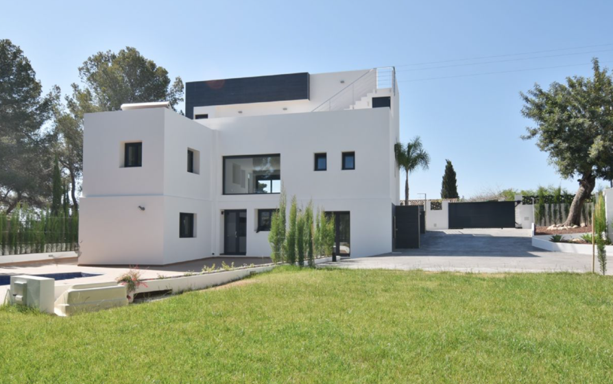 VILLA €695.000