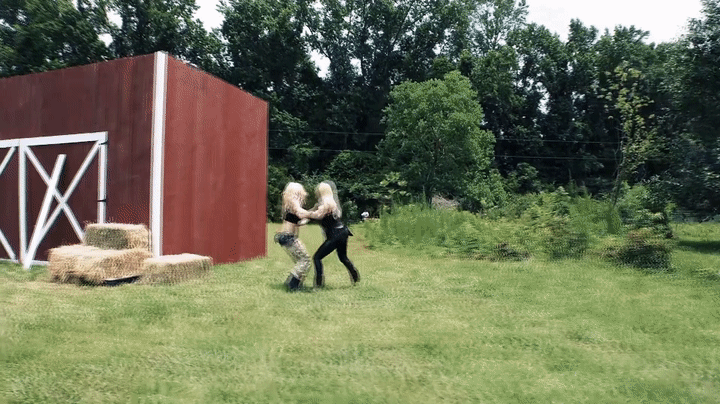 GIFKrista_Grotte_Actionwebsite.gif