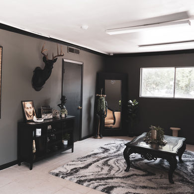 Sorry Mom Tattooing and Fine Arts interior in Beaumont, TX. Clean Tattoo studio in Beaumont, TX