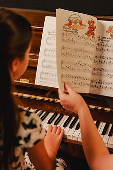 Lezioni di piano bambini Vicenza.jpg