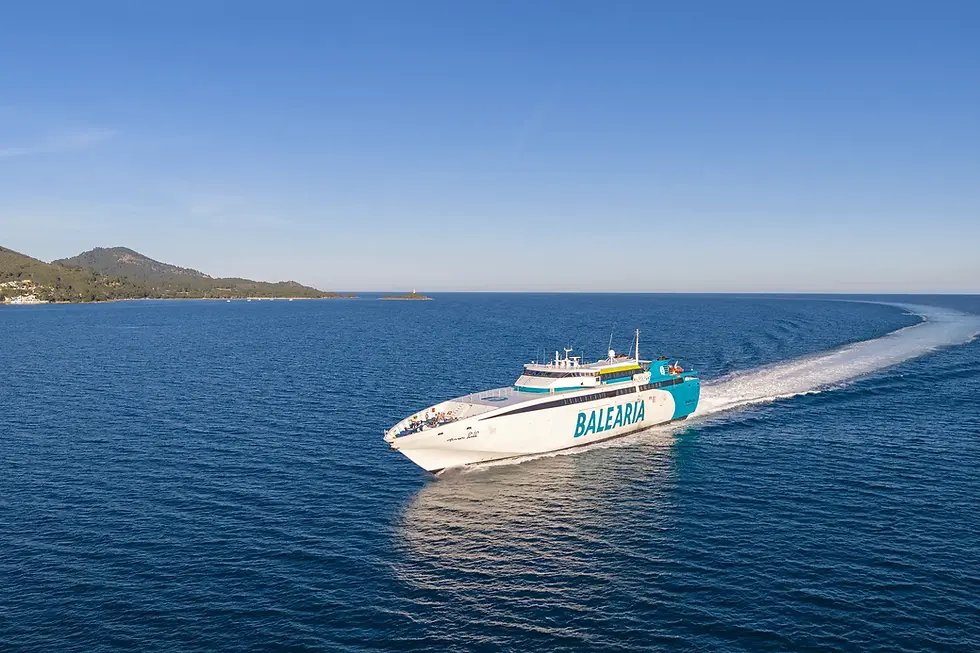 Flyloops foto y video con drone en Mallorca alcudia, boat trips fotografia con dron balear