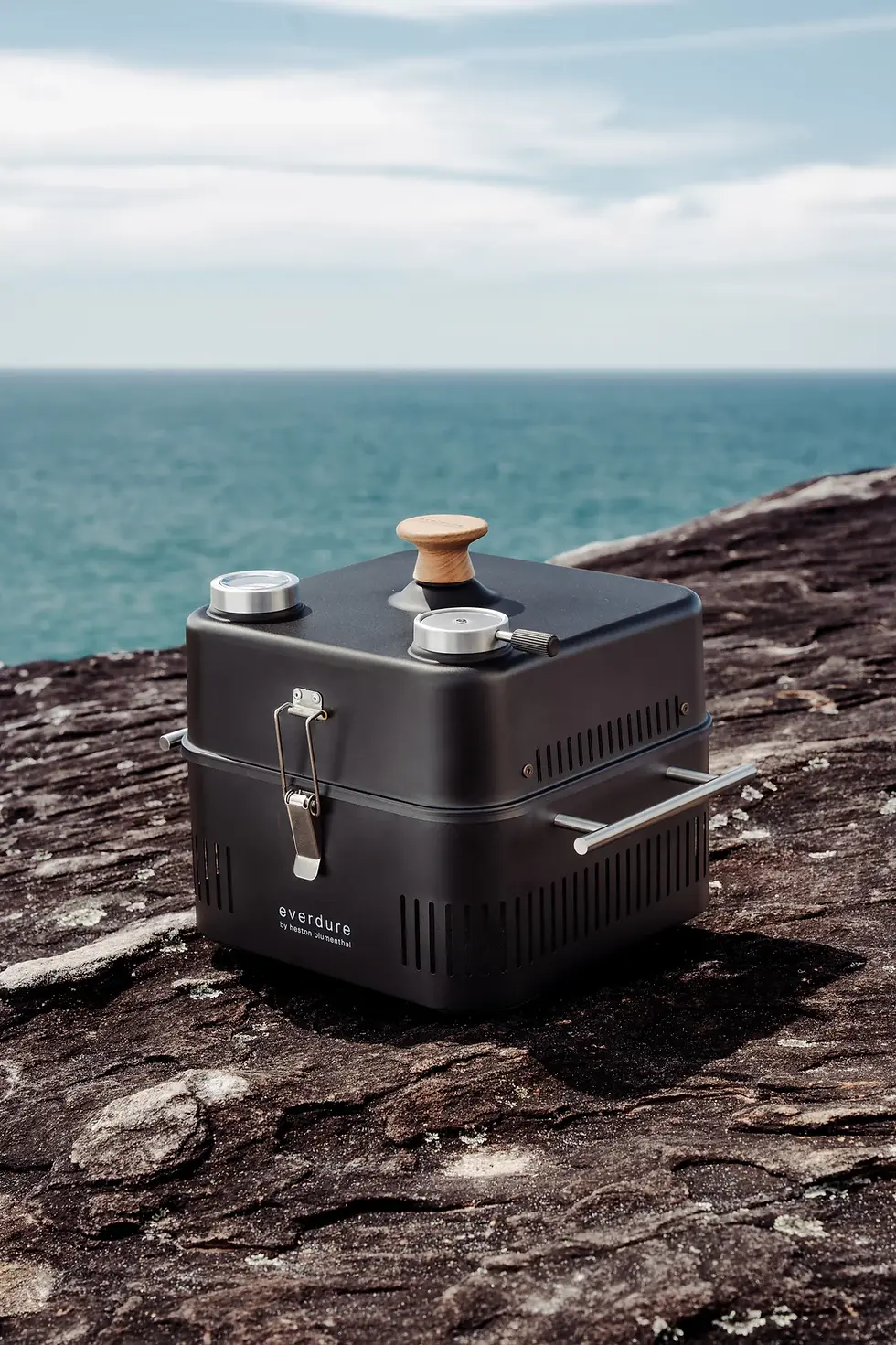 Thumbnail: Everdure CUBE™ 360 - Charcoal Portable BBQ and 3pc tool kit