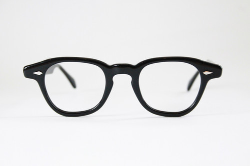 Locked Hands | Corner