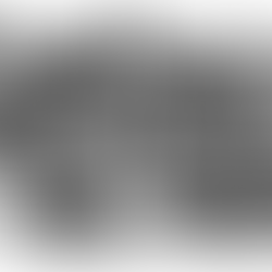 視力検査を行う際に使用する仮枠をテストレンズをたくさん収納した引き出しの上に置いている