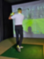 male-golfer-playing-golf-vr-headset-golf-simulator-indoor_edited.jpg