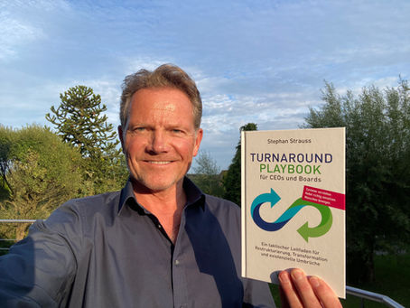 Heute erscheint mein „Turnaround Playbook für CEOs und Boards“. Und ja: Dieser Moment bedeutet mir mehr, als ich erwartet hatte.