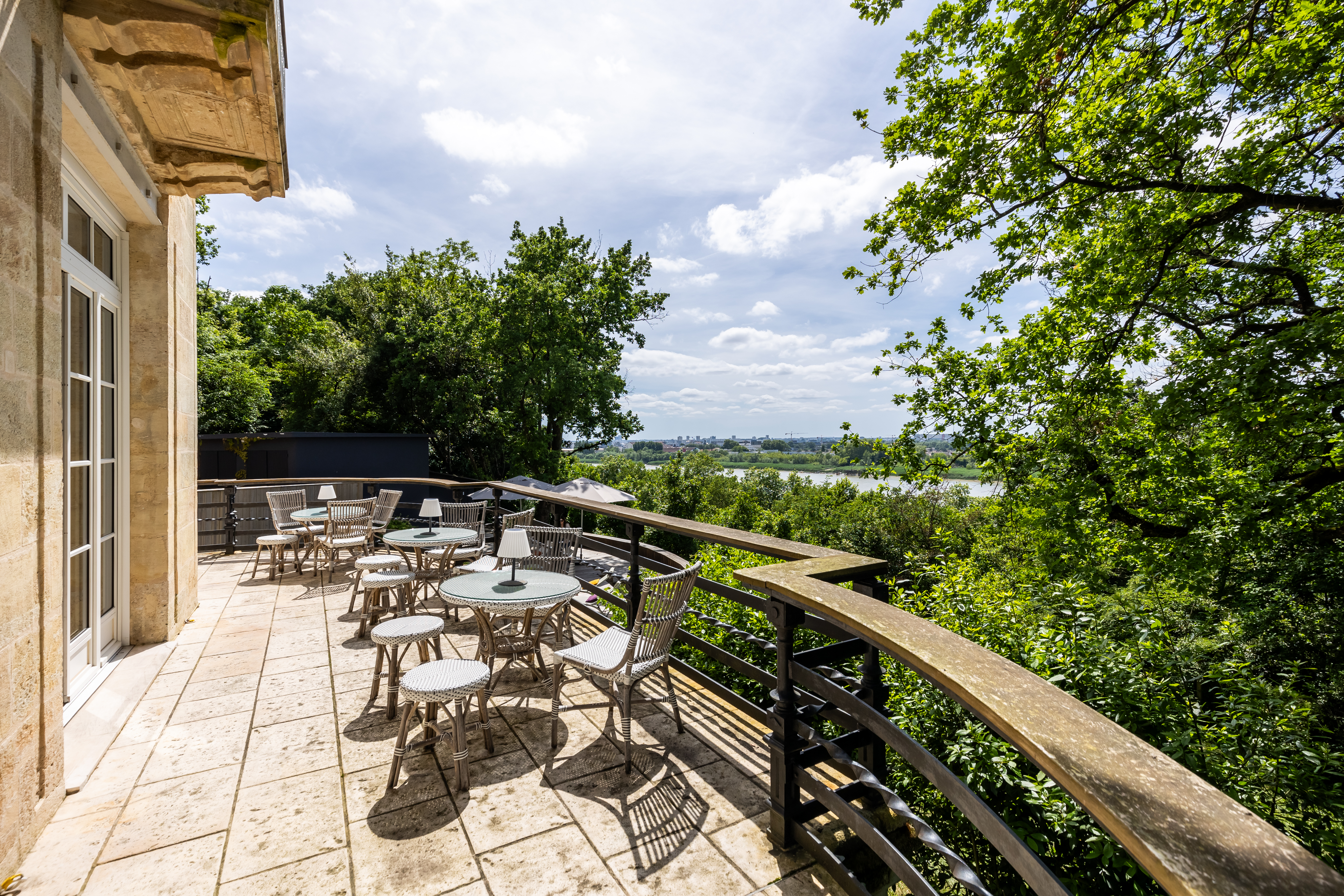 Terrasse panoramique avec vue sur la Garonne