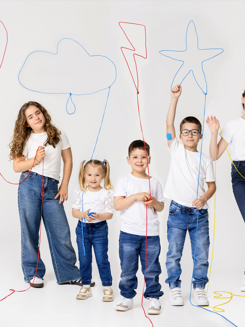 Exposição “Entre fios invisíveis” destaca vivências de crianças com diabetes tipo 1