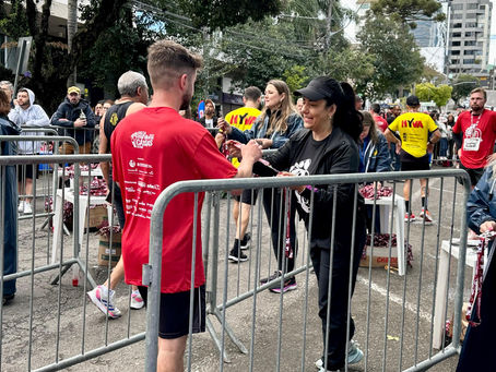 Vereadora Marisol Santos participa da equipe de serviço da 10ª Meia Maratona de Caxias do Sul