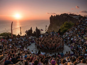 Uluwatu : falaises majestueuses, temples sacrés et couchers de soleil inoubliables à Bali