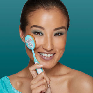 Elite Oval 7 Brush, with Swarovski crystal embellishments | Artis