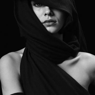 WOmen with a scarf on her head