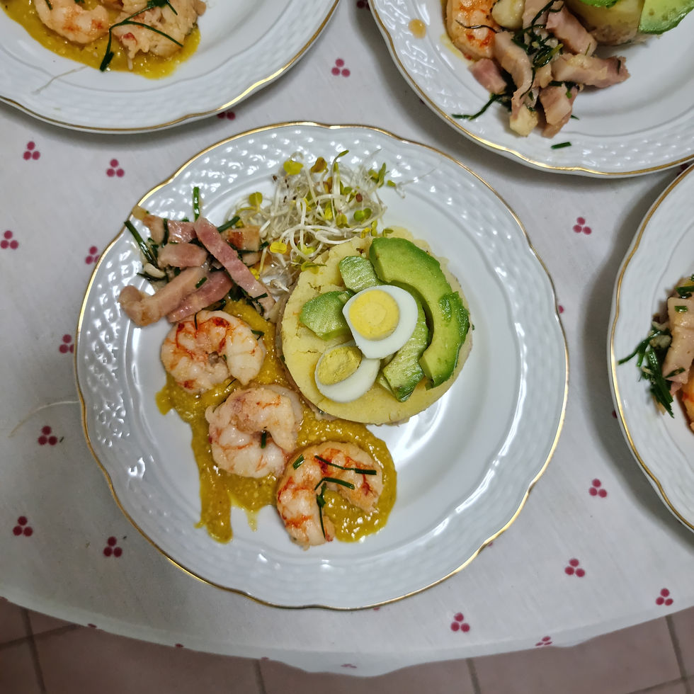Causa limeña, camarones salteados con panceta, y emulsión de mango y cajú