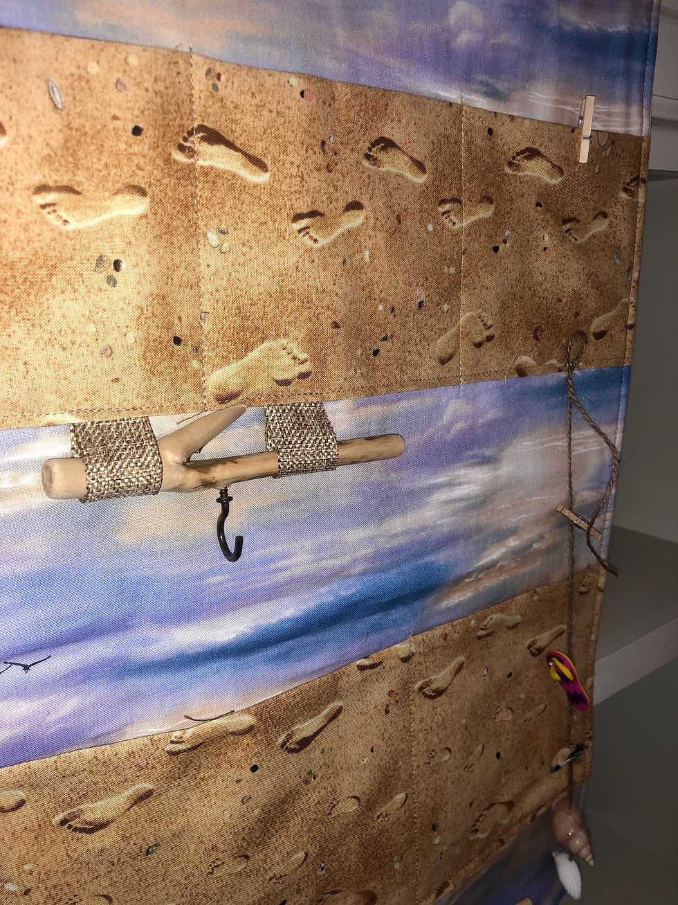 Thumbnail: "Flip Flops at the Beach" Wall organizer / photo wall / key holder