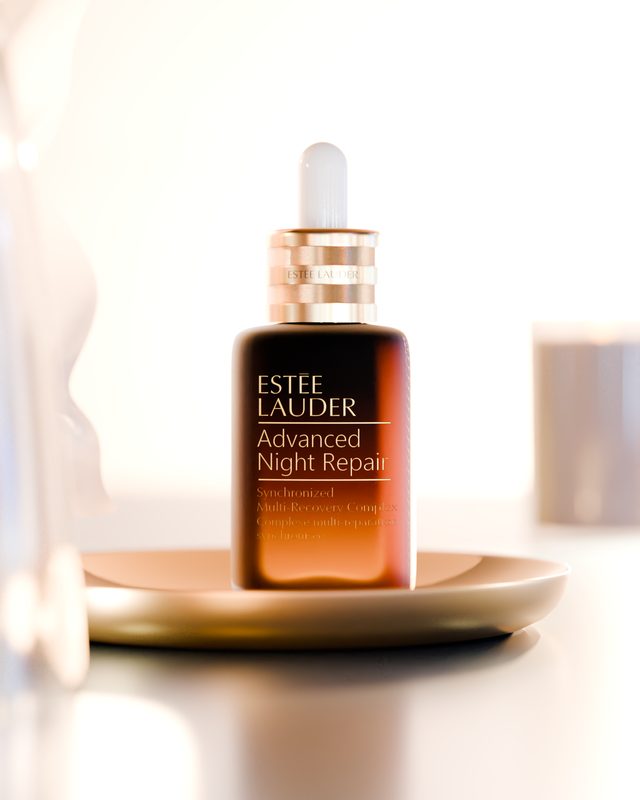 Spec render of an Estée Lauder Advanced Night Repair serum bottle