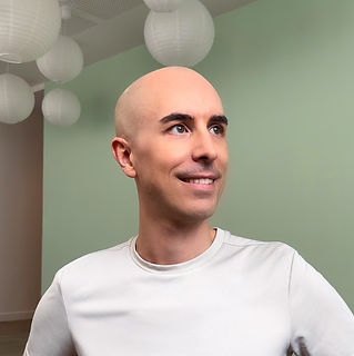 Yvain, professeur de yoga, sonothérapeute, praticien de reiki à Paris 20